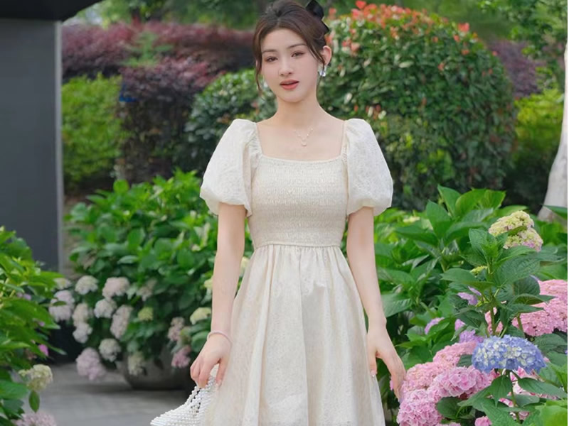 罗曼可女装品牌——邂逅浪漫，定义时尚新纪元